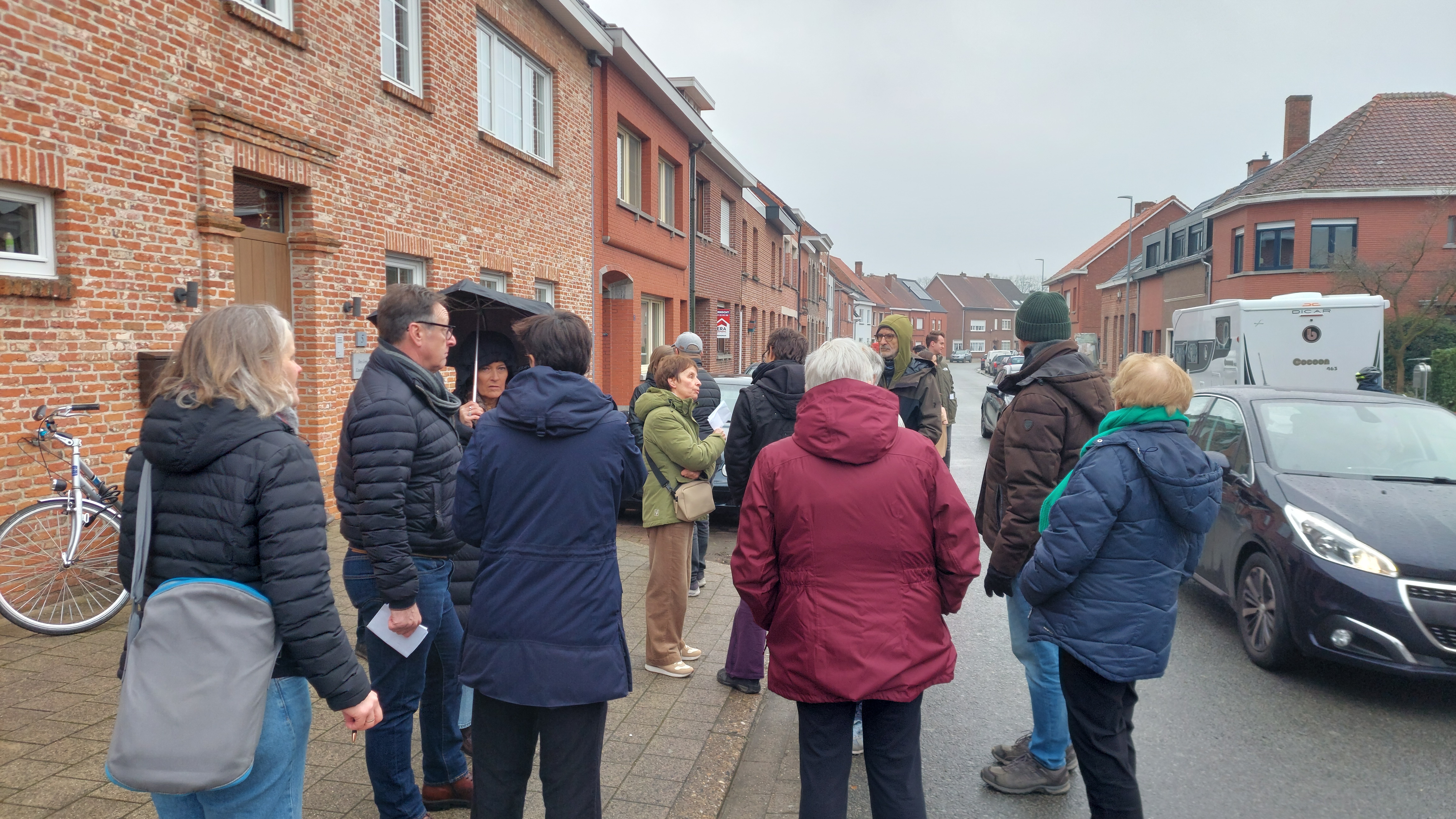 Mensen in groepje op straat