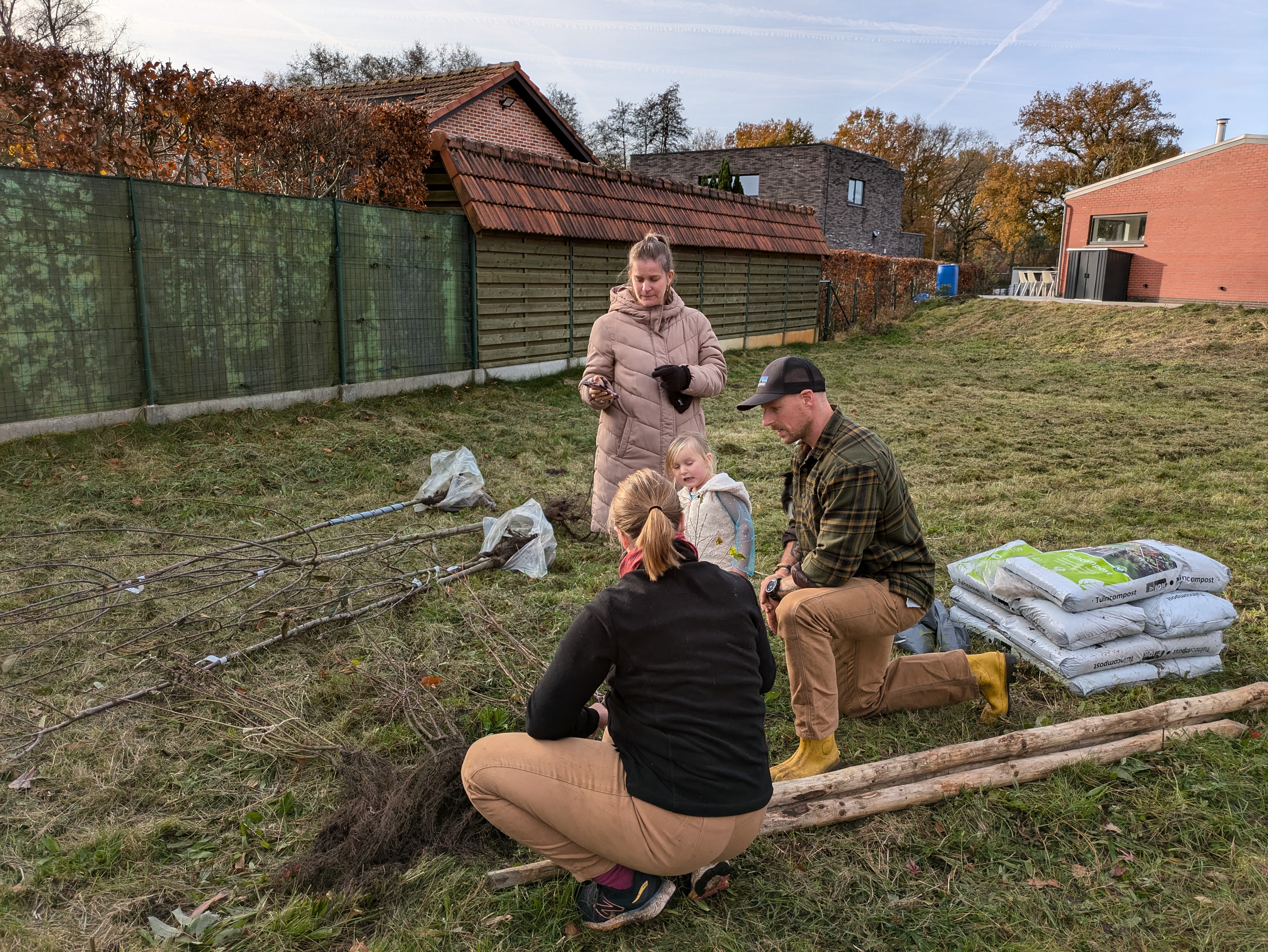 Mensen planten bomen